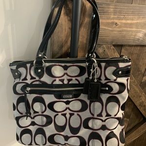 Womens authentic Coach purse. Black/gray/pink w/silver hardware. Shoulder Bag.